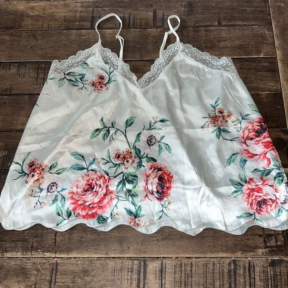 White Silky Sexy Floral Pajamas (Top & Bottom) Size Large - Picture 3 of 13